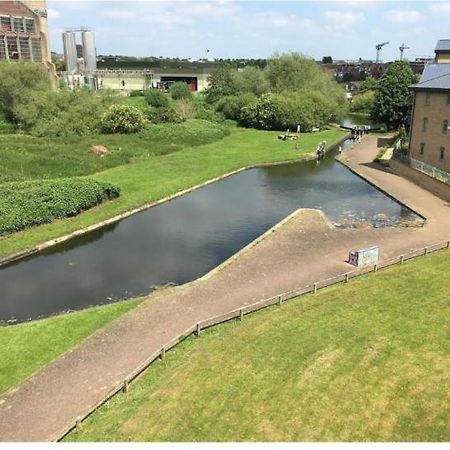 Double Room In A Top Floor Shared Apartment Northampton Exterior foto